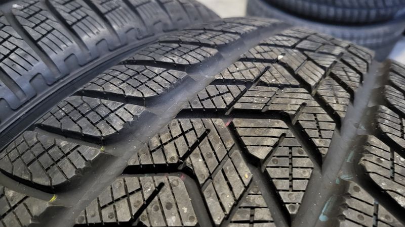 235/65/18 PIRELLI 4бр