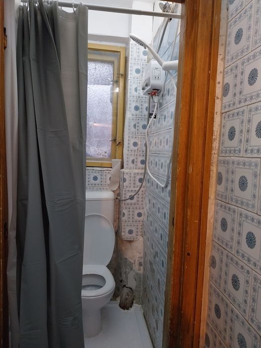 Inchiriez camera de cămin cu baie proprie si încalzire cu cnvector