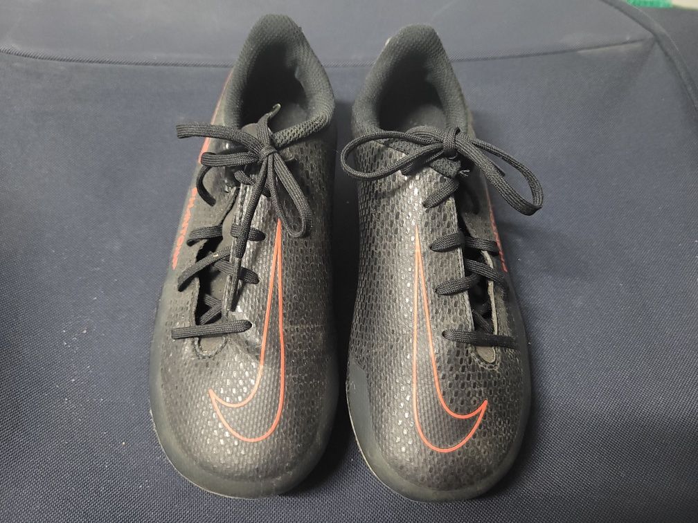 Бутонки за футбол Nike