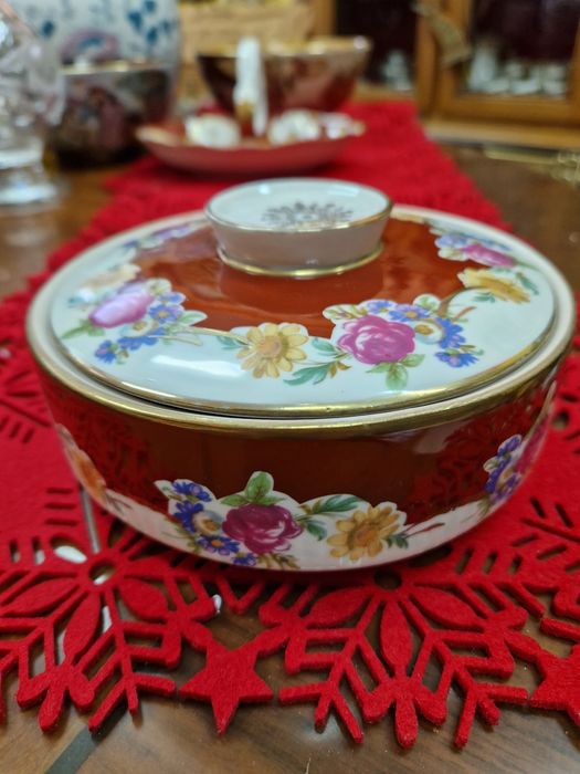 Красива порцеланова купа кутийка Finest Porcelain