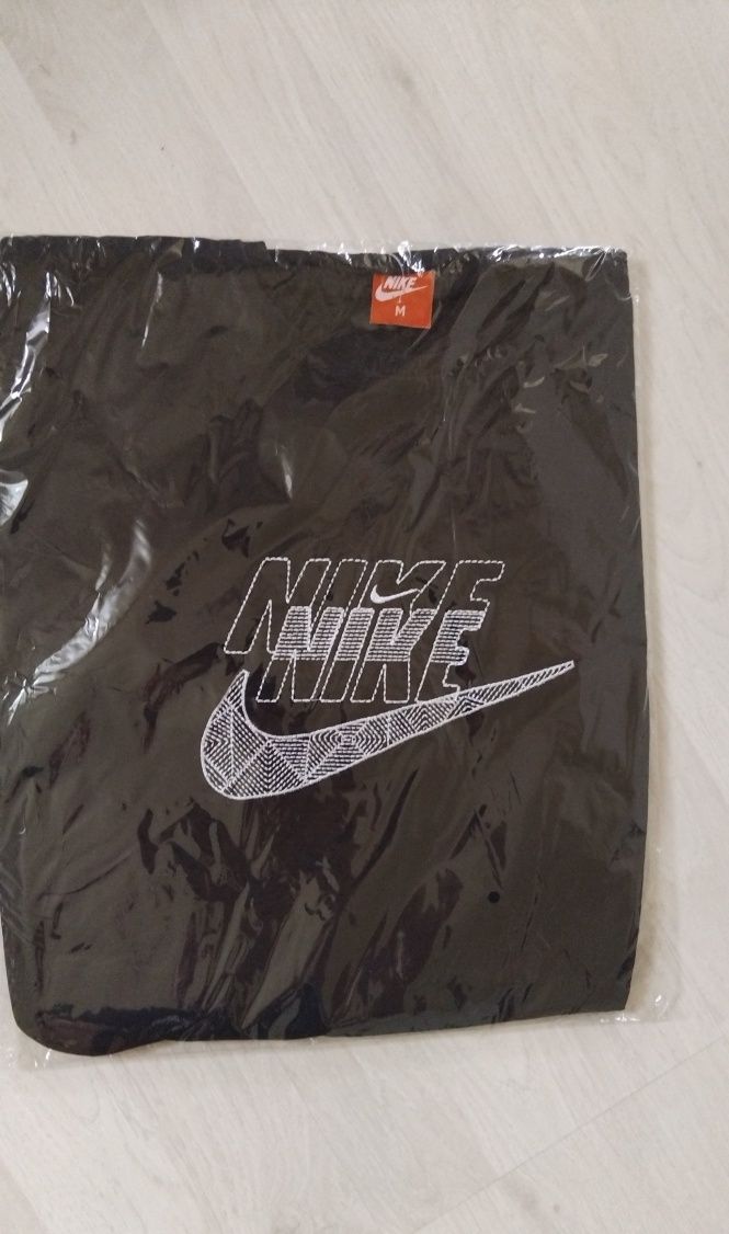 Tricou barbati Nike nou!