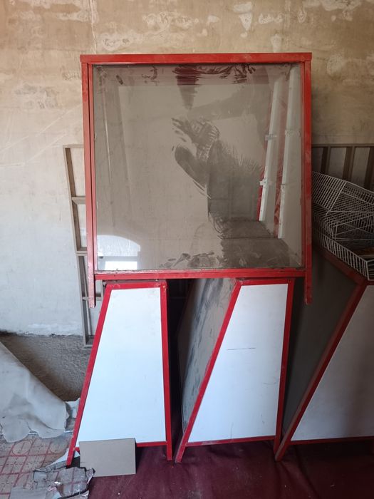 Срочно сотилади витрина магазина