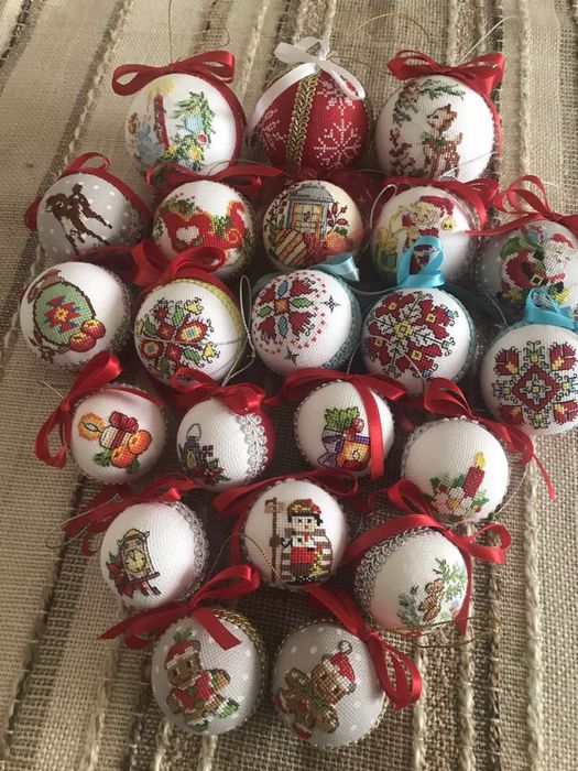 Ръчно бродирани  Коледни топки