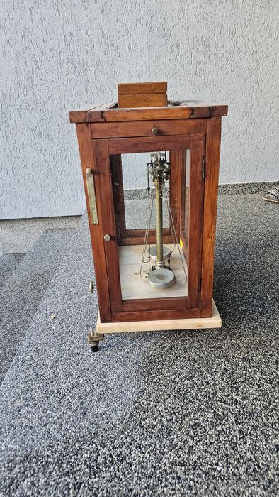 Balanta /Cantar bijuterie  de precizie anul 1950  funcțională !