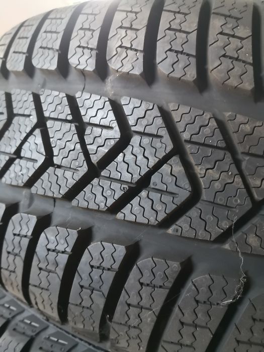 205 50 17 цола гуми като нови Pirelli dot 21