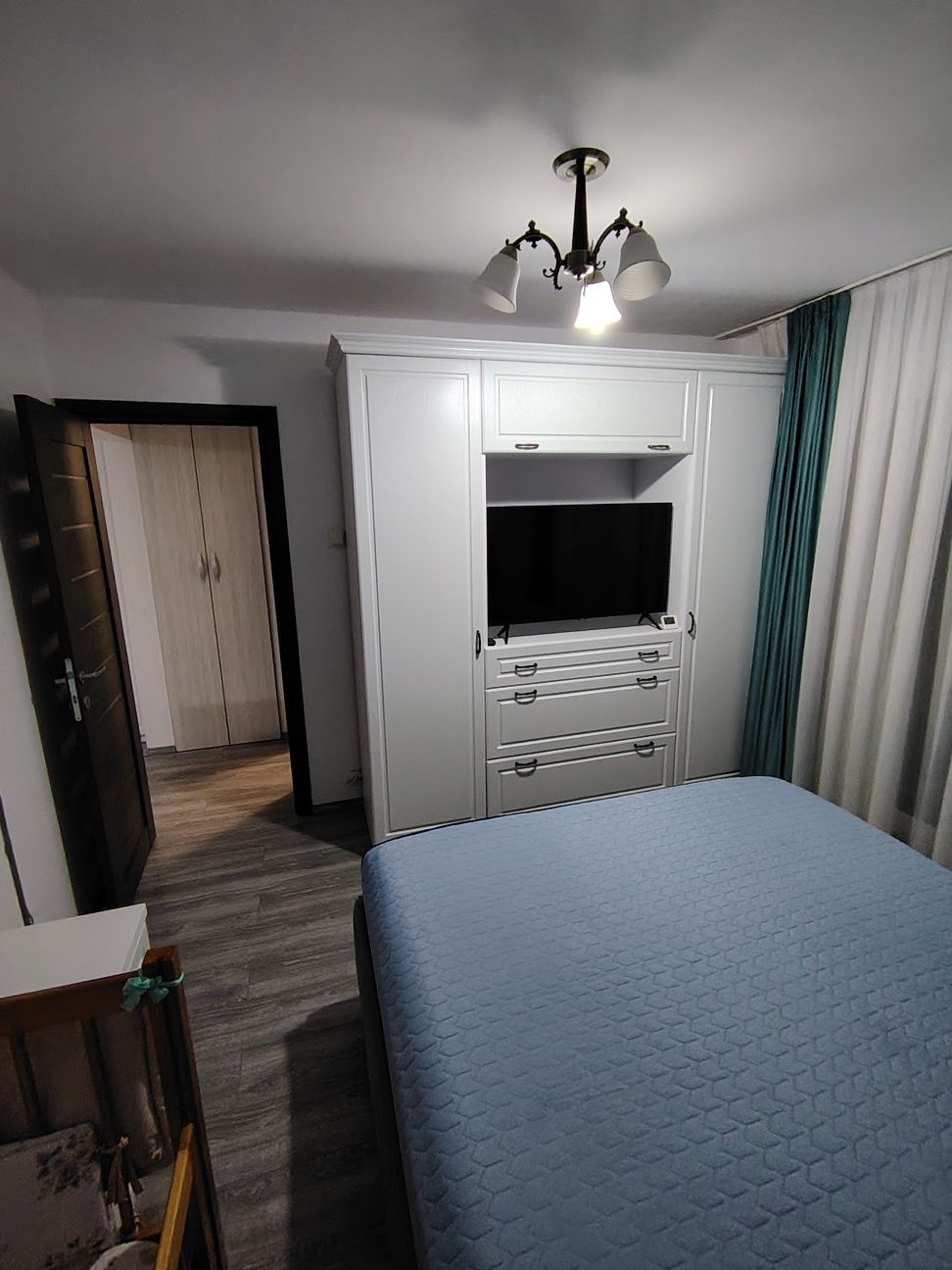 Apartament PB mare cu 2 camere decomandate , 2 balcoane , baie