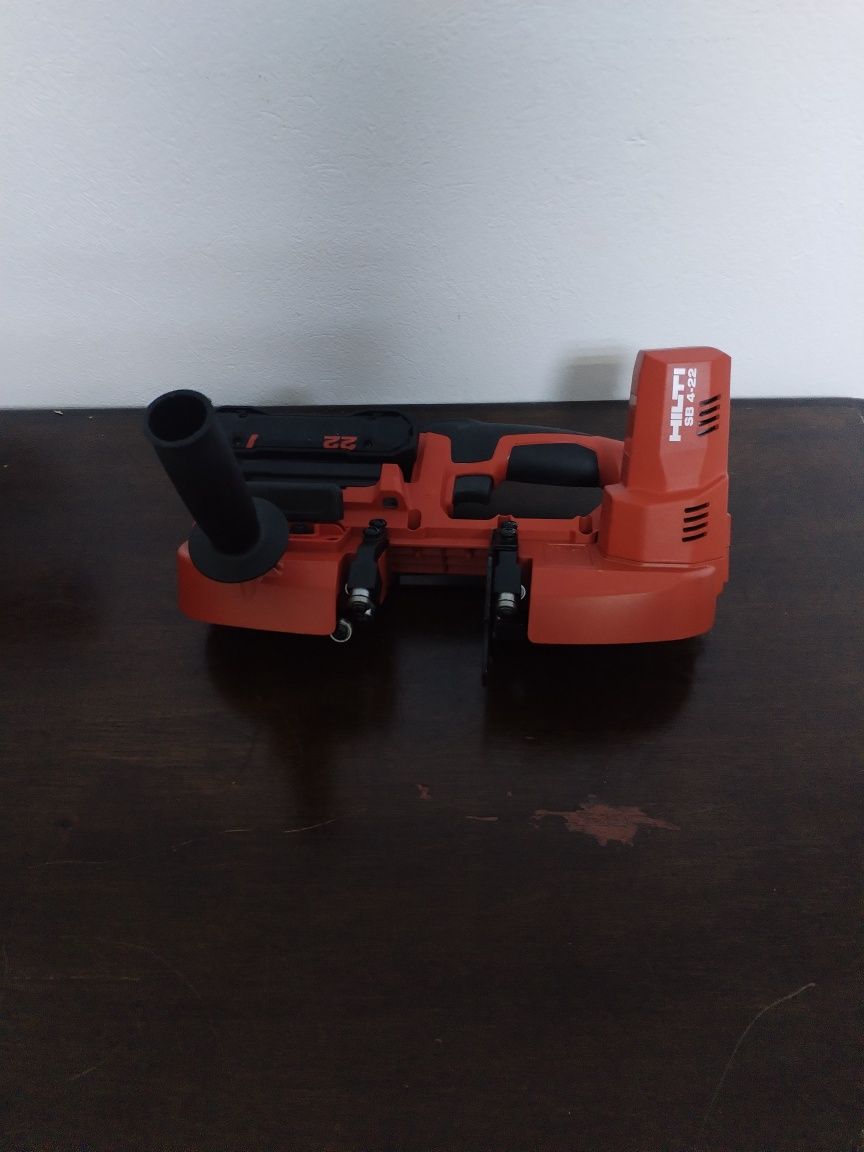 Fierăstrău portabil cu banda hilti SB4-22 nuron