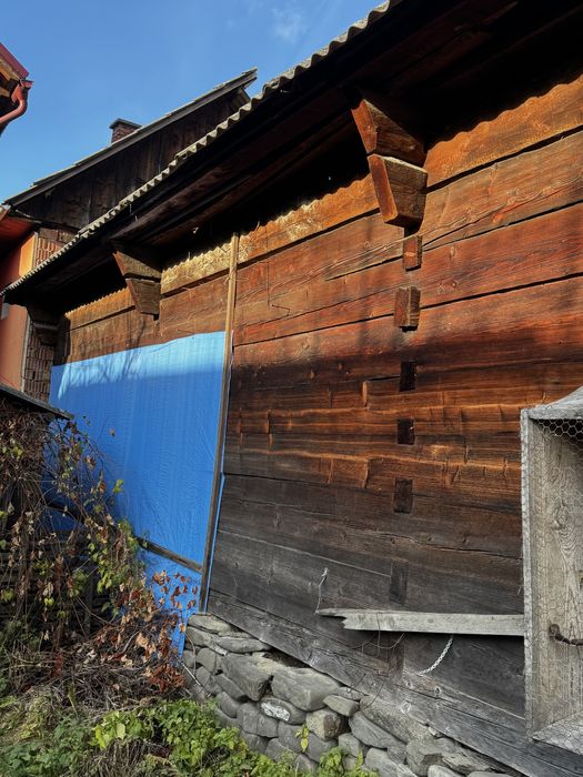 Rezidenta rustica de lemn pentru vanzare.