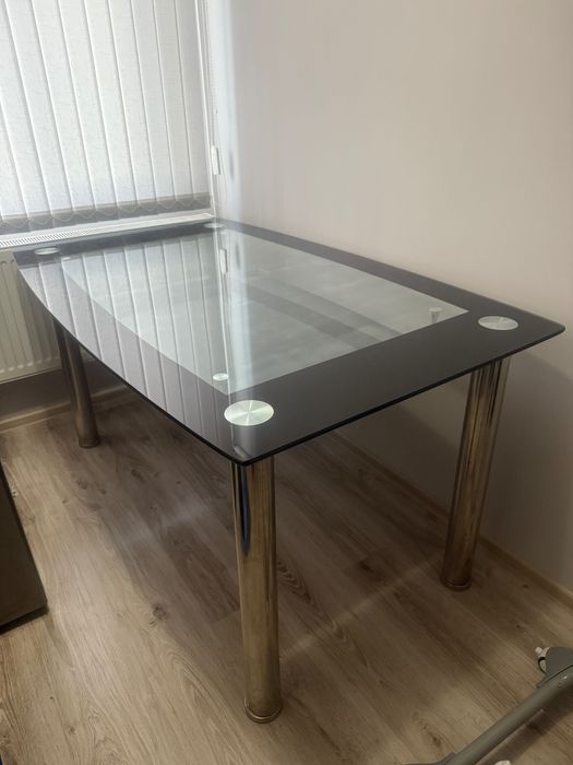 Трапезна стъклена маса