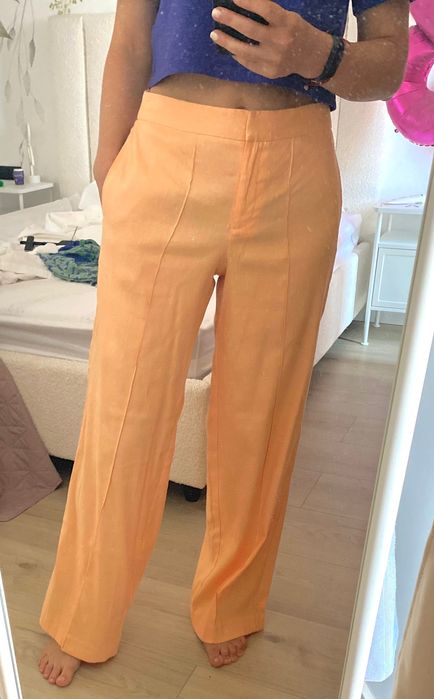 Pantaloni in 57%, Emma Willis