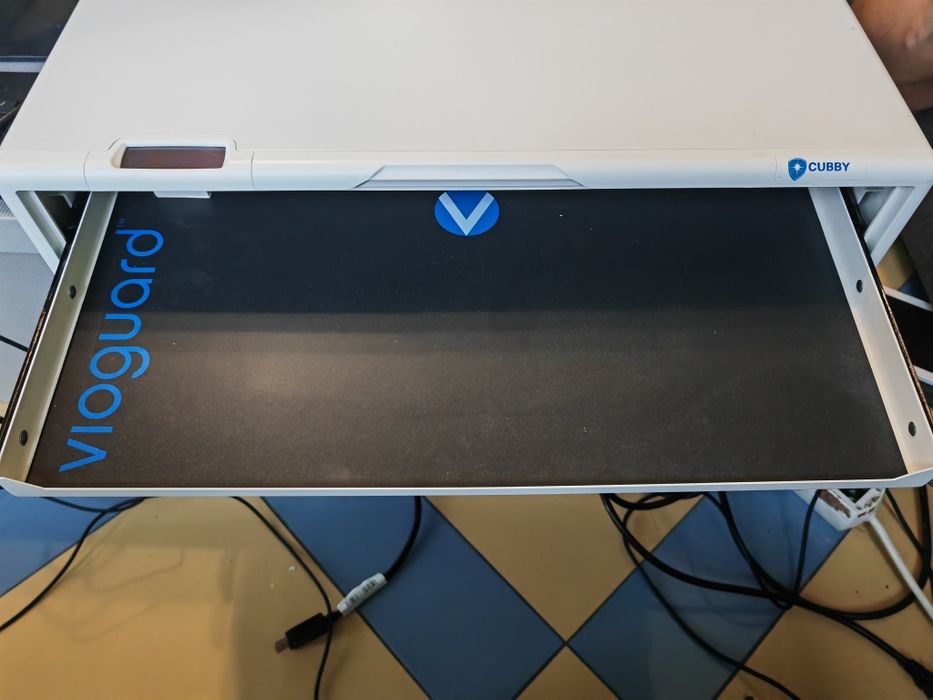 Дезинфектираща камера с UV-C лъчи "Vioguard"модел-Cubby за Ел.у-ва.