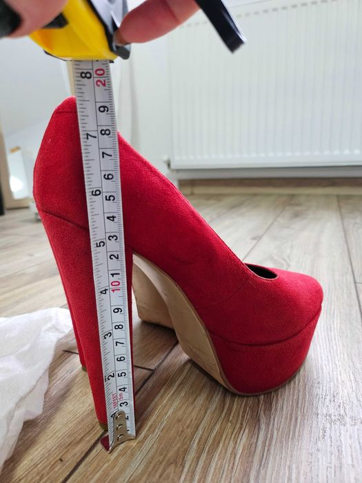 Pantofi din piele intoarsa cu platforma