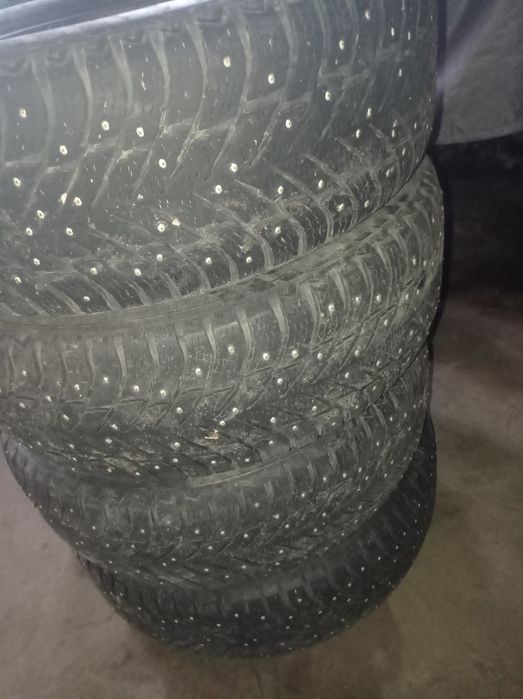 Продам зимние шины в хорошем состоянии хорошего качества