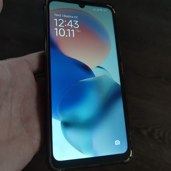 Poco C65, 8/256Gb, есть трещина незаметная