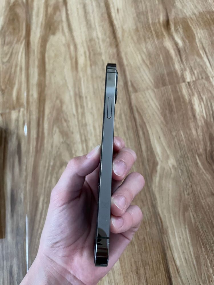 Продам Iphone 12 pro