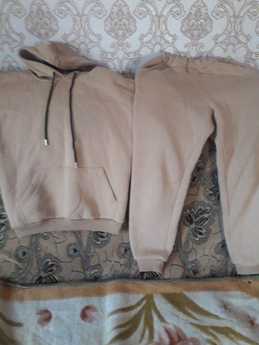 Продам утеплённые  костюм на девочку.