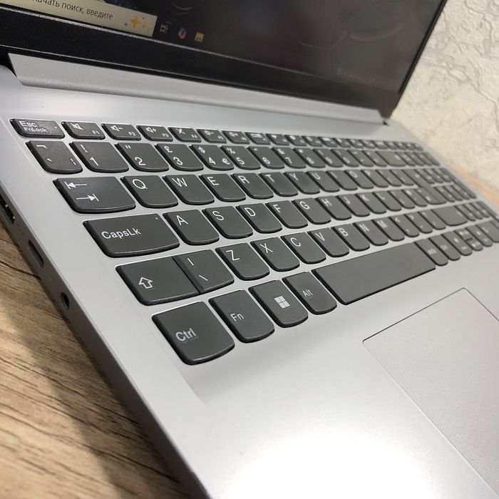 Продаю Офисный Lenovo ideapad Celeron 4/256gb в отличном состоянии!