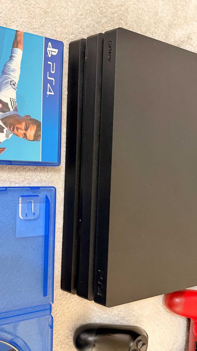 PS4 Pro, Playstation 4 Pro + два джойстика + игри