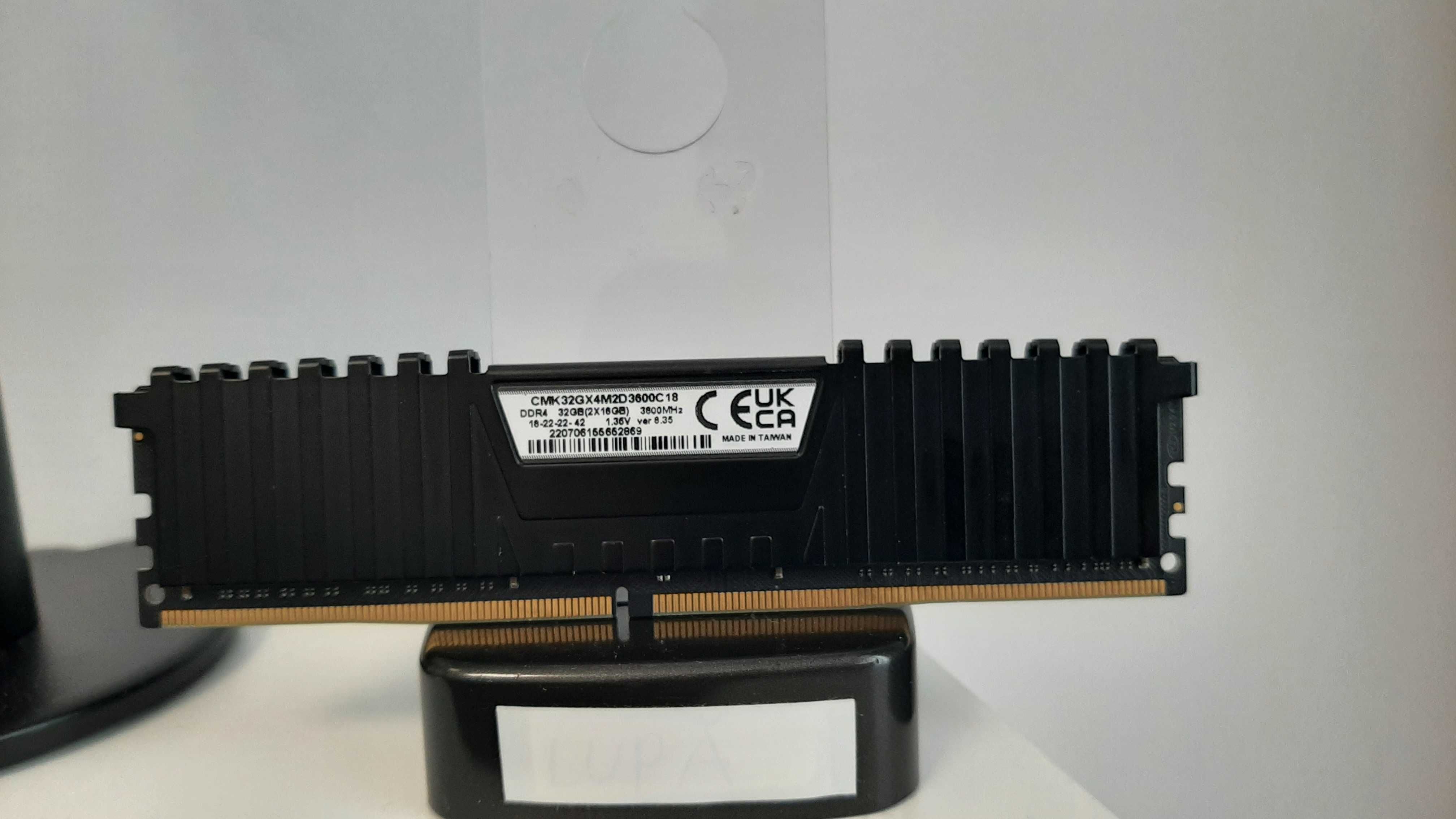 Memorie RAM PC 16Gb DDR4 3600Mhz Corsair Vengeance