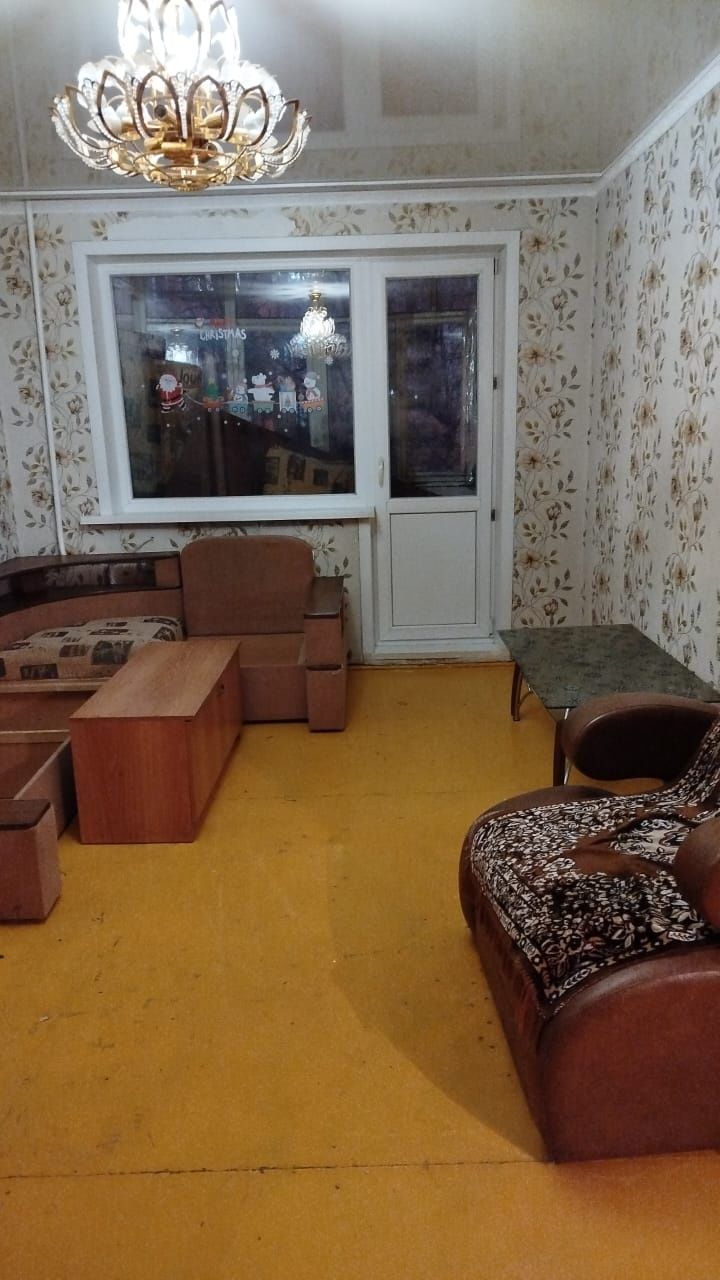 Продам 2 комн. кв. улуч. планир. 3/5, н/у, р-н 19 мкр, 14, 300mлн
