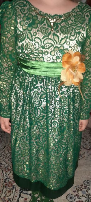 Платье нарядное модное.