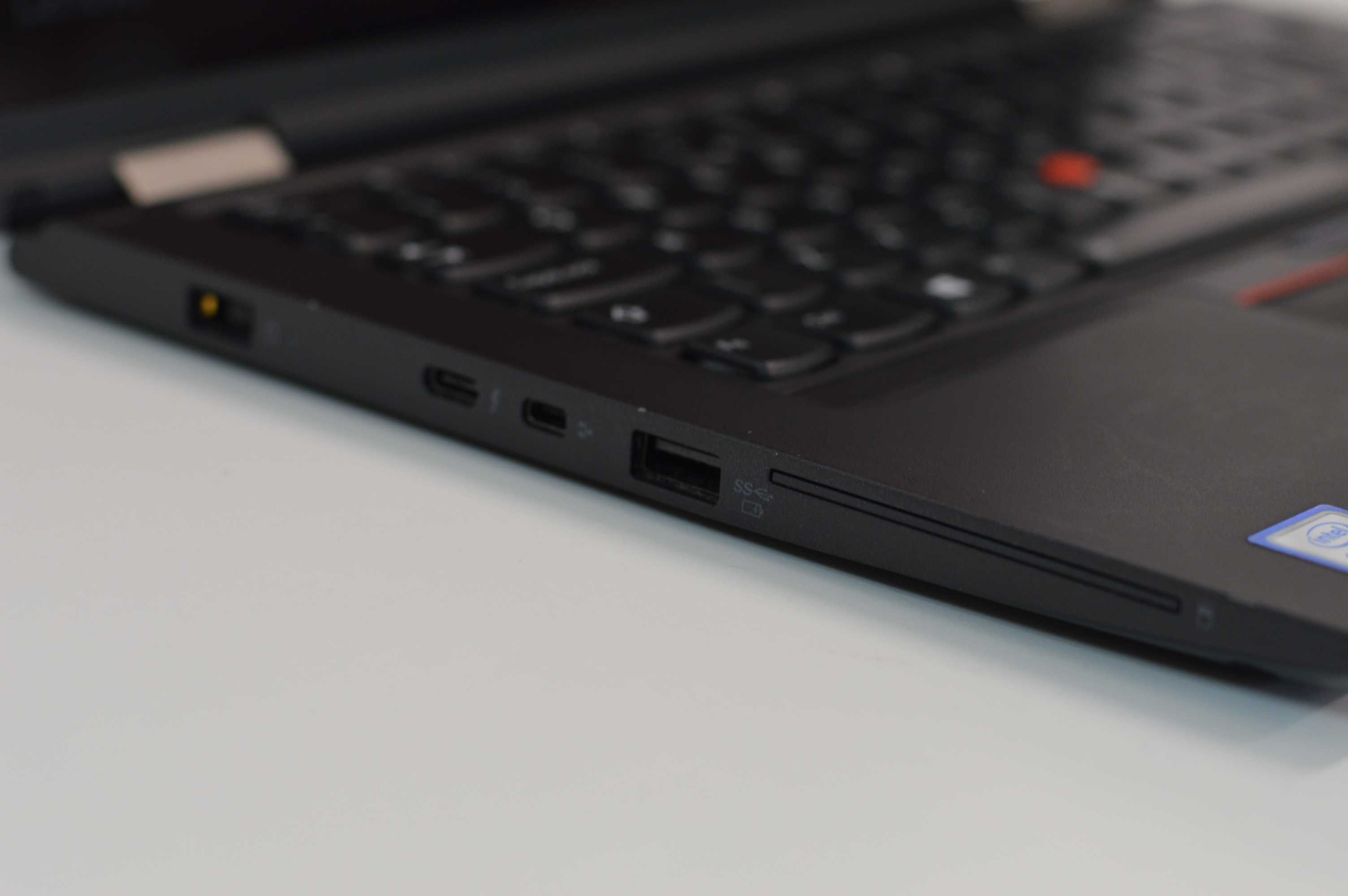 Lenovo ThinkPad Yoga 370 - Intel Core i5-7200U/16GB RAM DDR4/256GB SSD