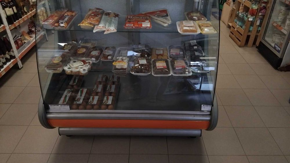 Сладкарска хладилна витрина
