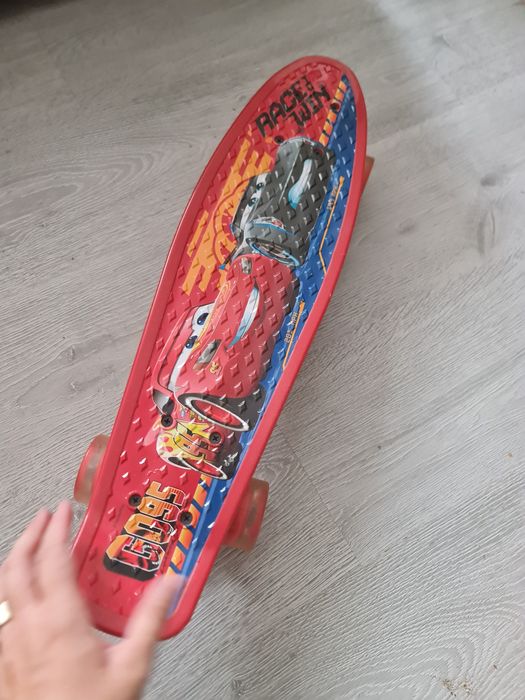 skateboard cu lumini noi