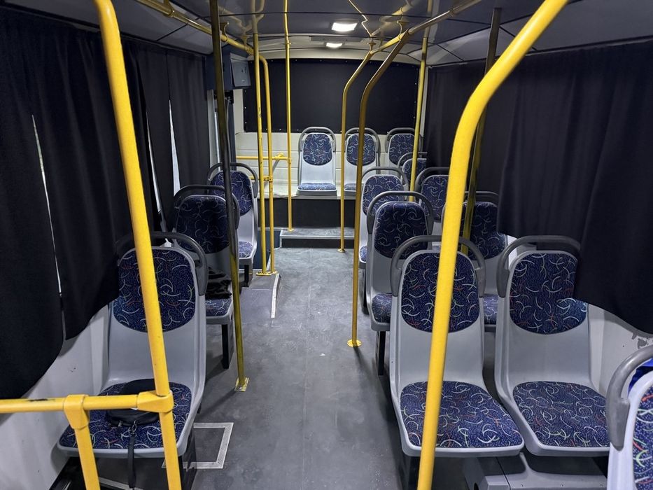 Biznesmen akalarga Isuzu avtobuslari