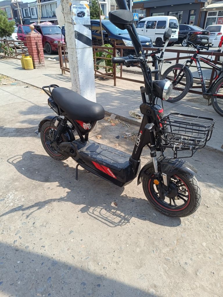Skuter 133 plus 2023 yili 3 oy minilgan,5 yangi akumlator qoyib qoydi