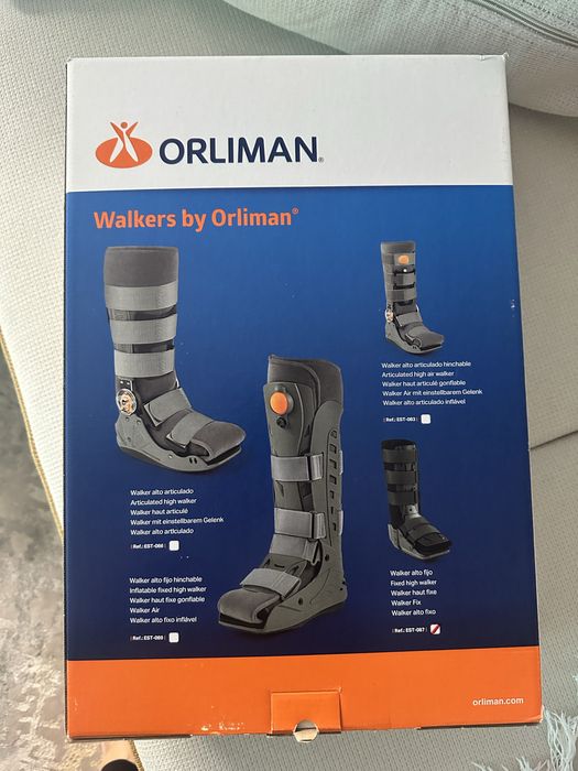 Orteză tip walking boot pentru gleznă și picior.