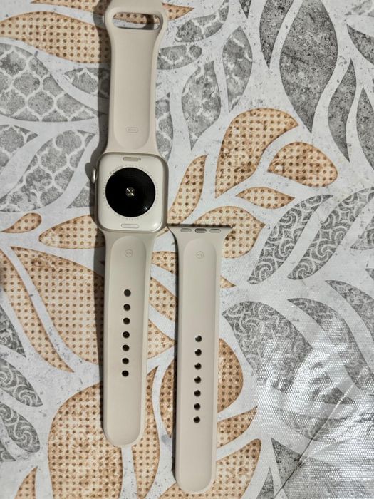 Смарт-часы Apple Watch SE 2 Gen (2022) 40 мм starlight-бежевый