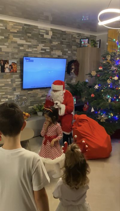 Moș Crăciun de închiriat la serbări, acasă