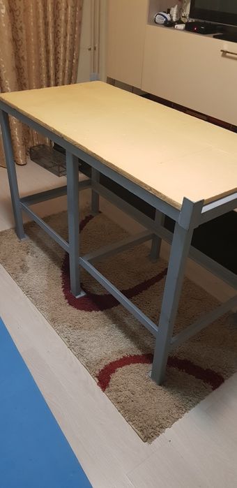 Acvariu cu masa metalica