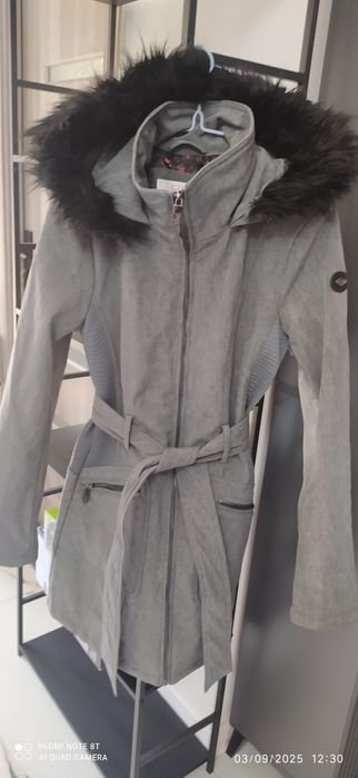 Vând geaca de iarna foarte călduroasă