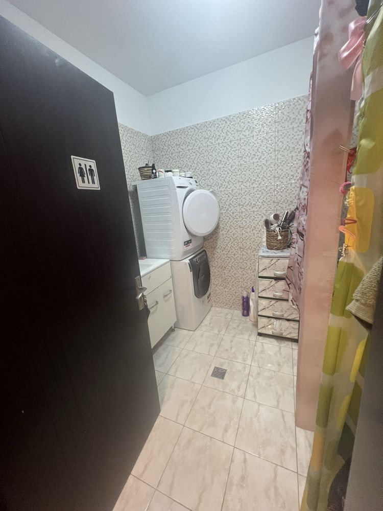 Apartament de vanzare cu 3 camere + living