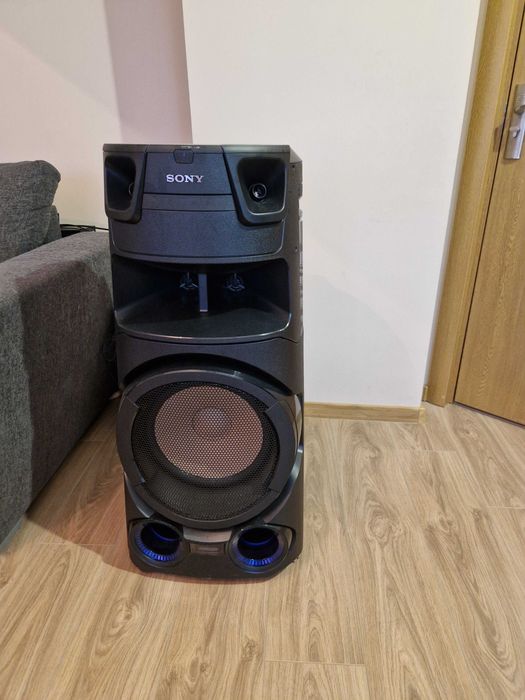 Продавам тонколона Sony V73D