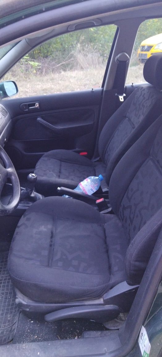 Продавам Кола за работа vw golf 4/1.4 газ бензин.всичко платено