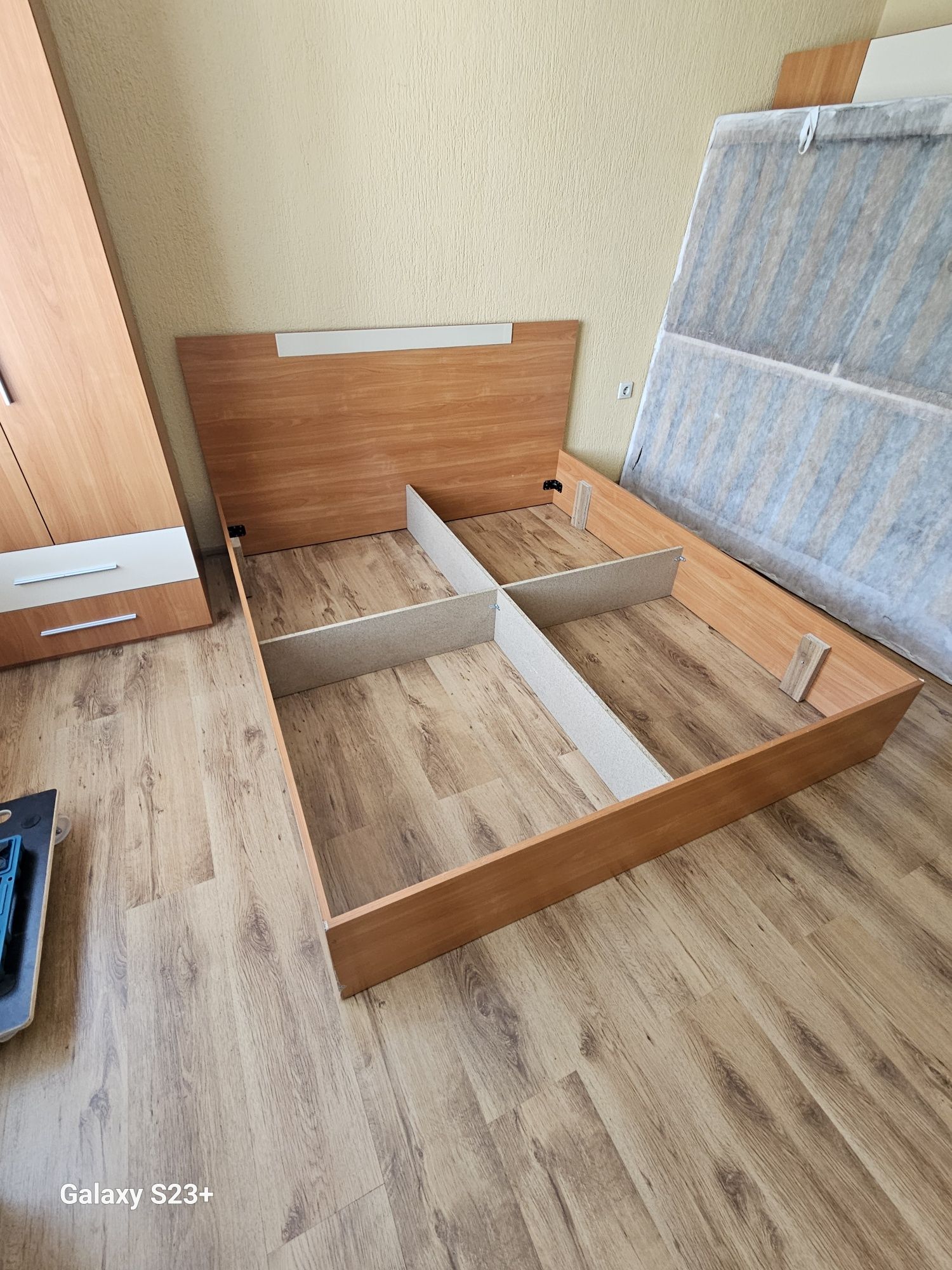 Мебели за спалня,