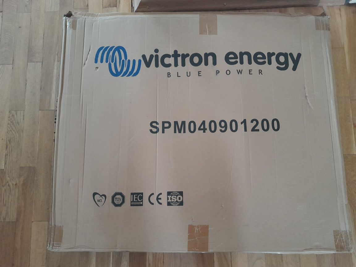 Нов комплект контролер и панел Виктрон Victron