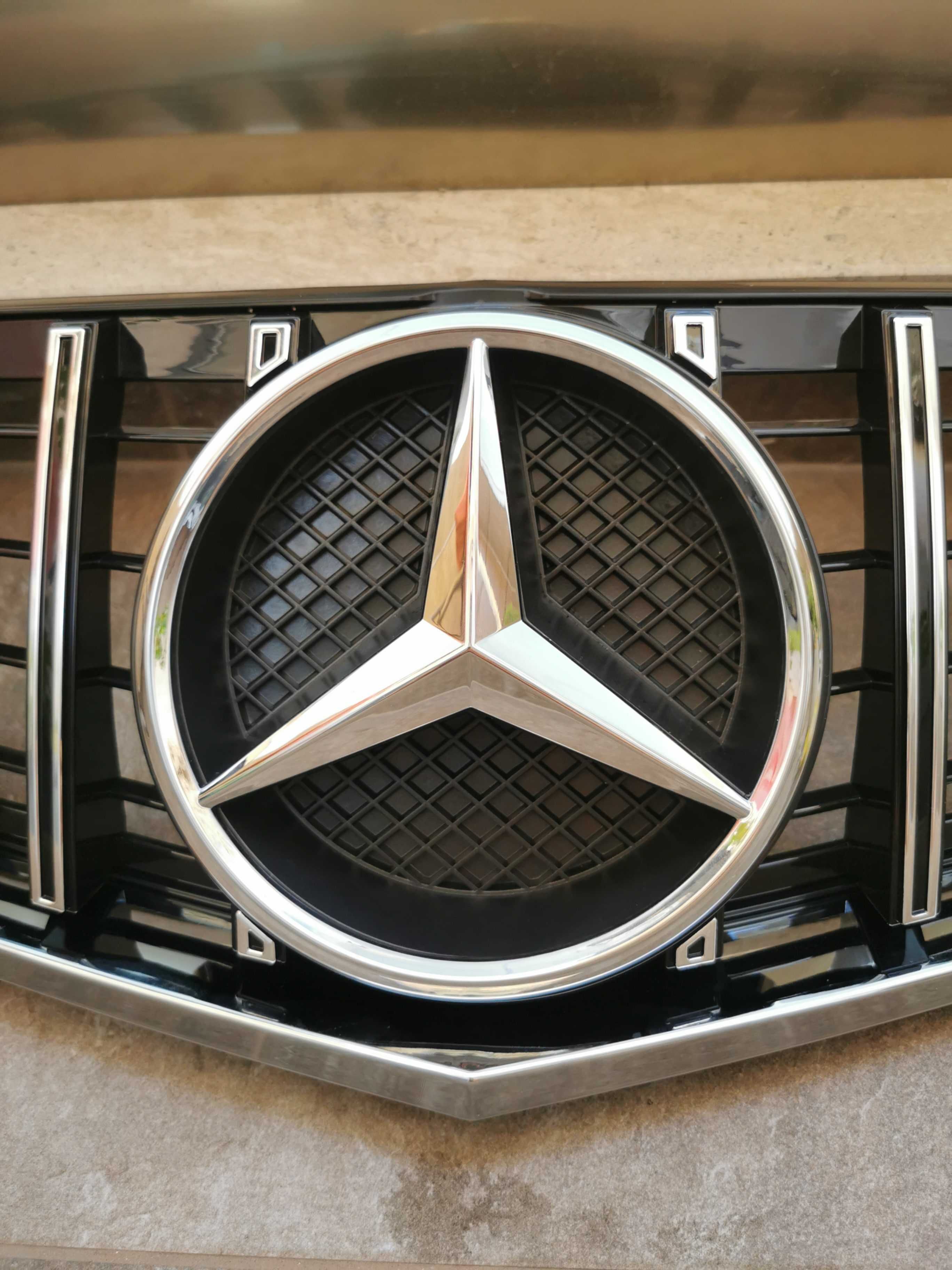 Решетка/маска с емблема тип GT/GTR за Mercedes W207 2009/2012