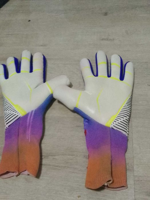 Mănuși de portar mărimea 9, numai bune pentru antrenament