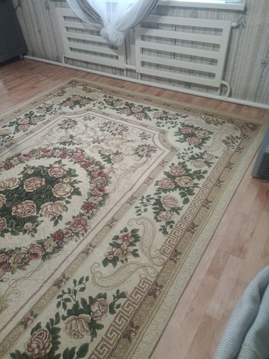 Ковер 2,5*3,5 за 10000тг. Состояние хорошее.