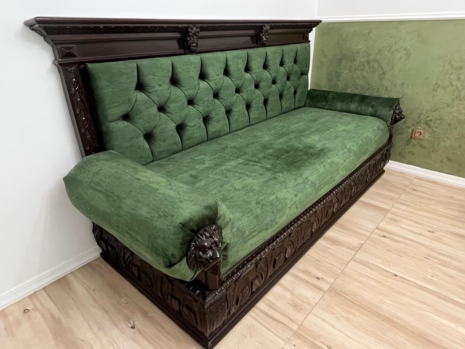Canapea sculptată capete de leu, tapiterie catifea verde