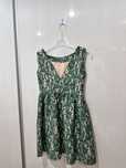Rochie elegantă cu dantelă verde – perfectă pentru evenimente