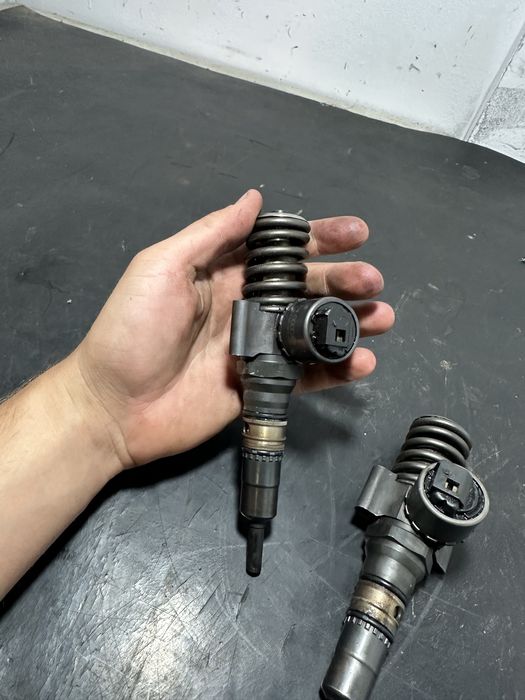 Injector Vw Golf 5 2.0 BKD AZV injectoare Golf 5 2.0 BKD 03G130073G