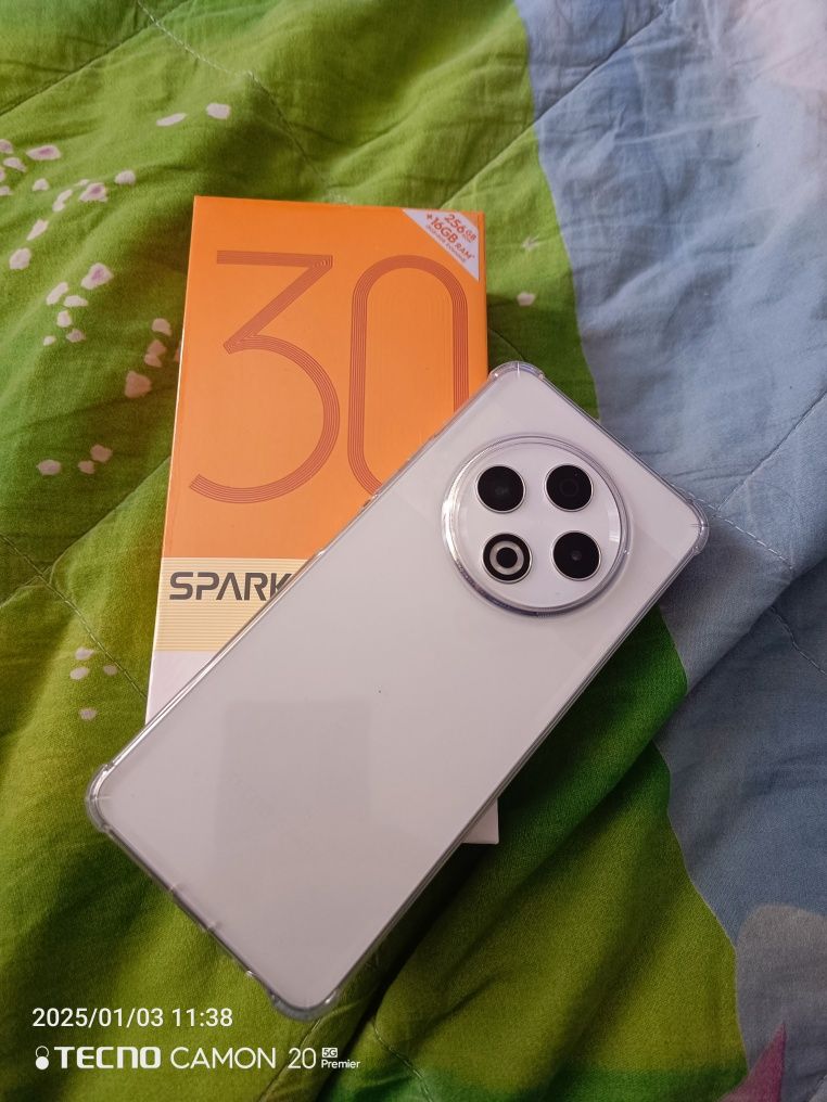 Tecno Spark 30 смартфон