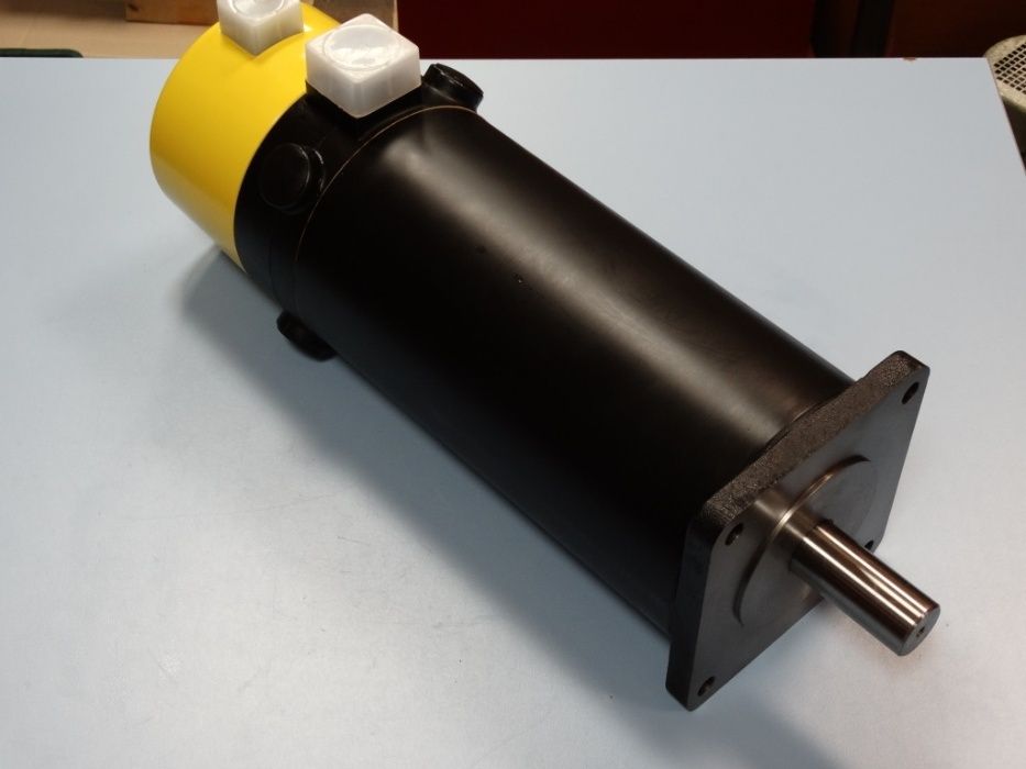 Двигател FANUC 30M, правотоков, модел със и без спирачка