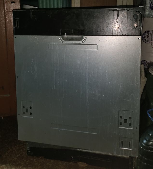 СРОЧНО ТОРГ!!! Встроенная посудомоечная машина