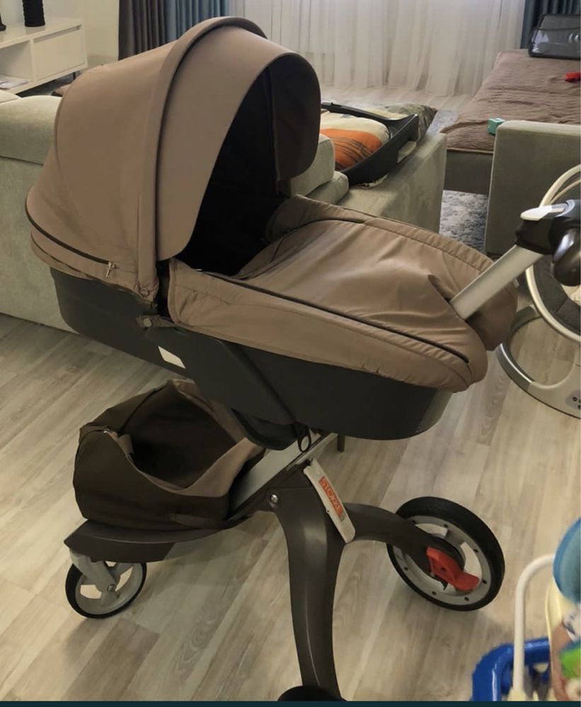 Коляска Stokke 2в1, есть люлька и прогулочный блок, также в комплекте